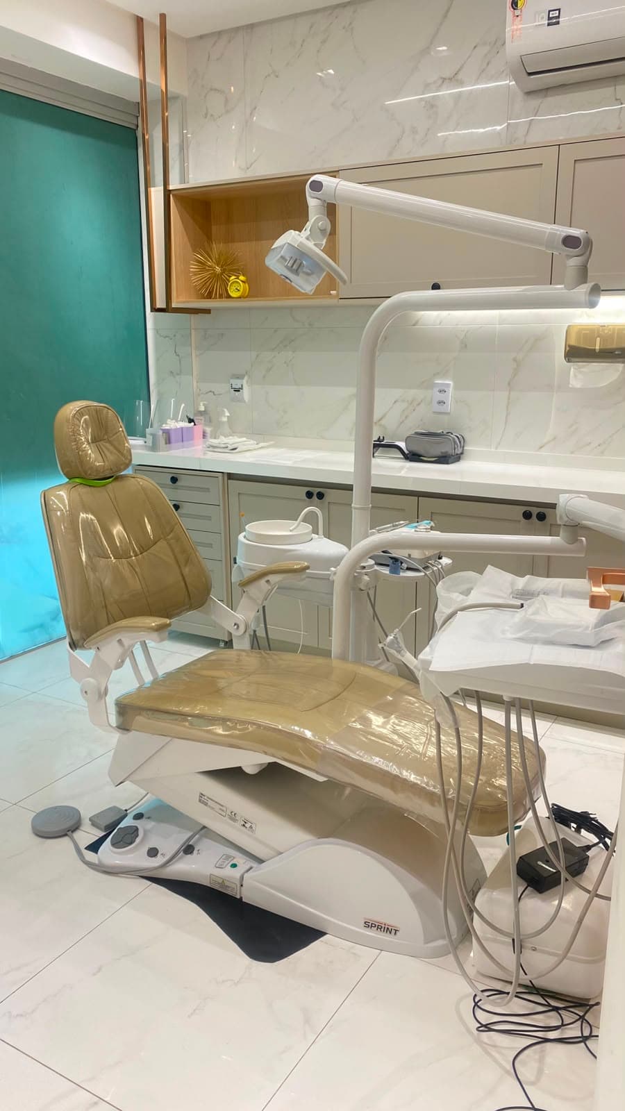 Consultório preparado para procedimentos odontológicos